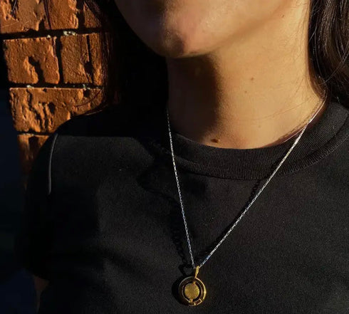 Urú Large Pendant & Chain